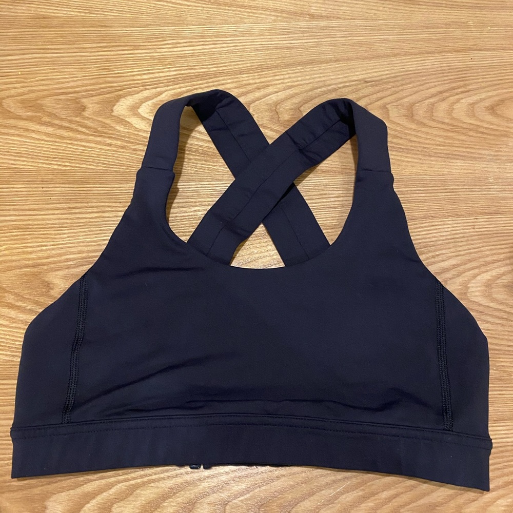 Lululemon sports bra size 6